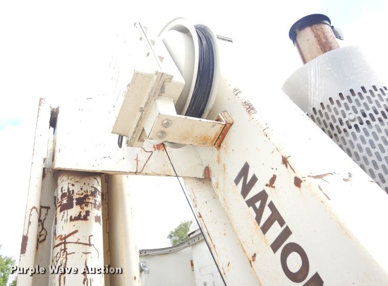 image for item DE5725 1998 International 9100  crane truck