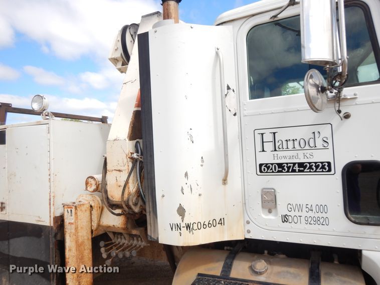 image for item DE5725 1998 International 9100  crane truck