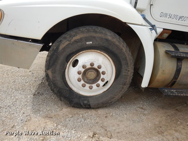 image for item DE5725 1998 International 9100  crane truck