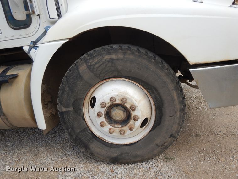 image for item DE5725 1998 International 9100  crane truck