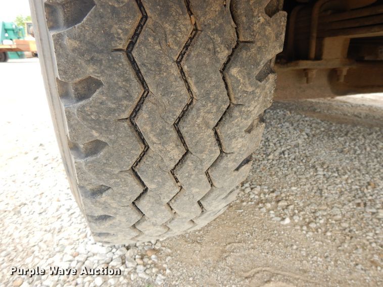 image for item DE5725 1998 International 9100  crane truck