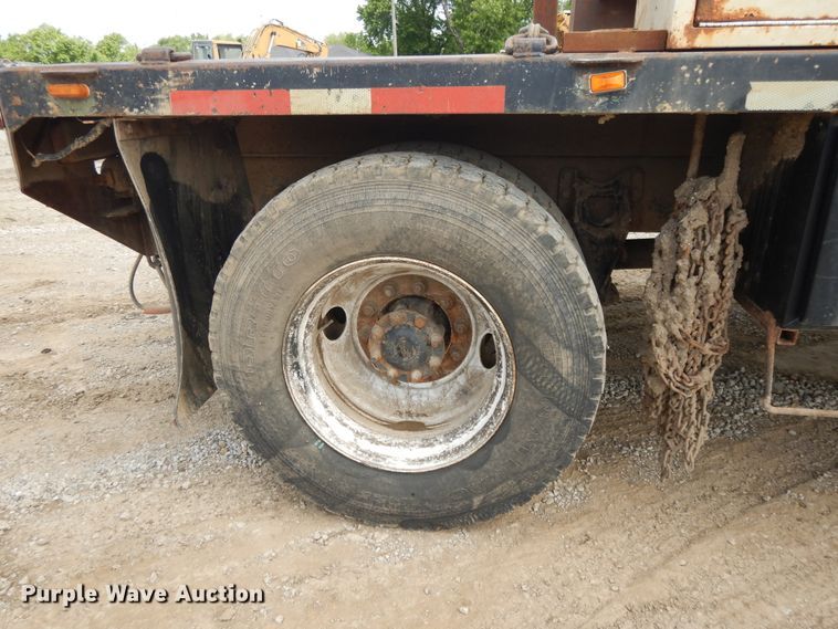 image for item DE5725 1998 International 9100  crane truck