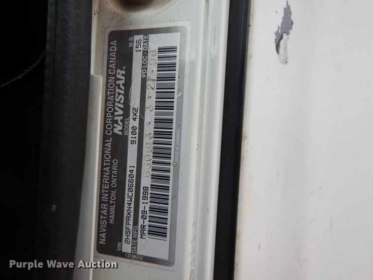 image for item DE5725 1998 International 9100  crane truck