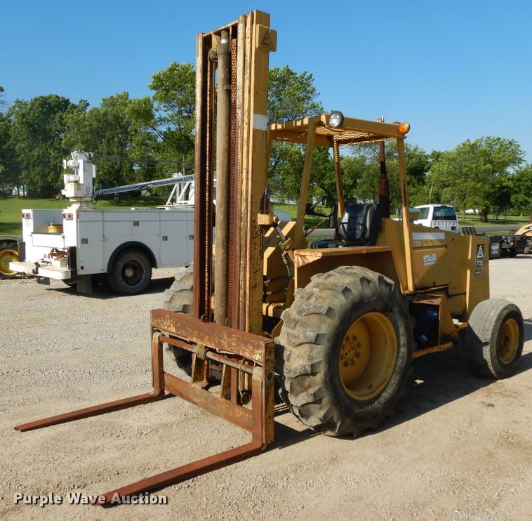 image for item DE5727 Allis Chalmers 706C forklift