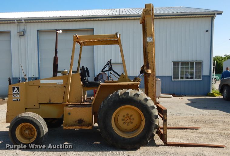 image for item DE5727 Allis Chalmers 706C forklift