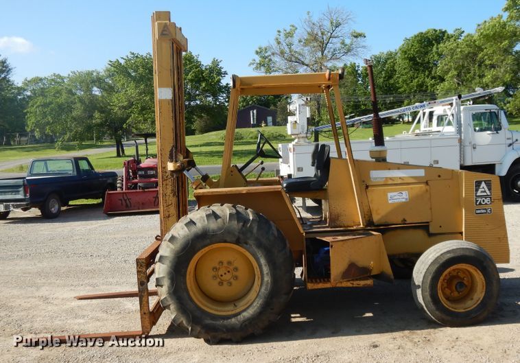 image for item DE5727 Allis Chalmers 706C forklift