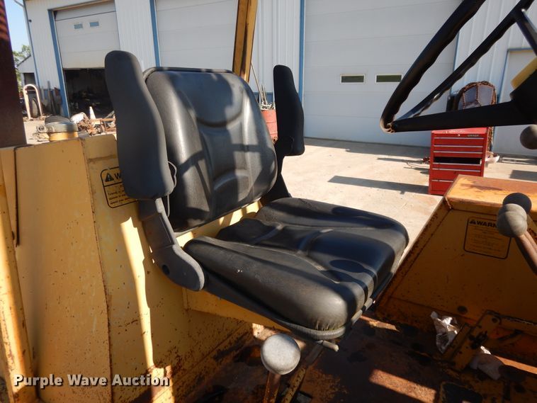 image for item DE5727 Allis Chalmers 706C forklift