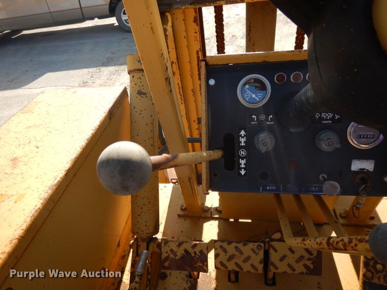 image for item DE5727 Allis Chalmers 706C forklift