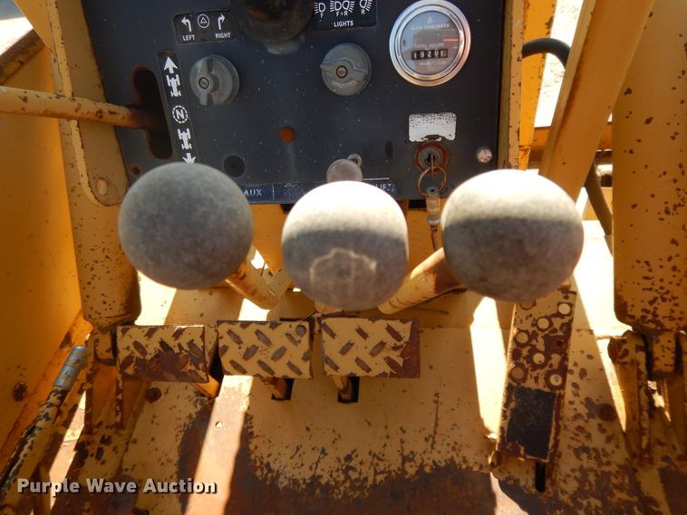 image for item DE5727 Allis Chalmers 706C forklift