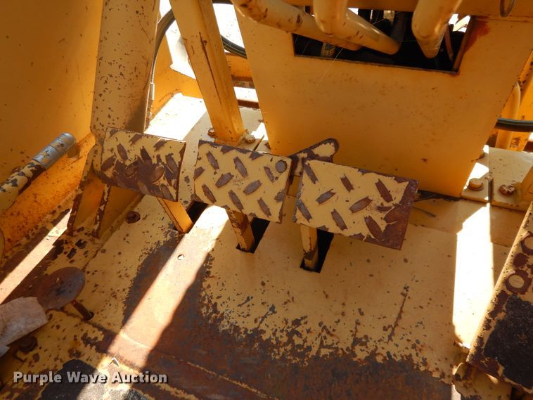 image for item DE5727 Allis Chalmers 706C forklift