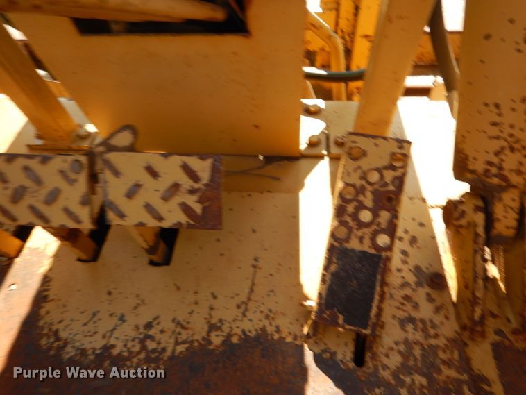 image for item DE5727 Allis Chalmers 706C forklift