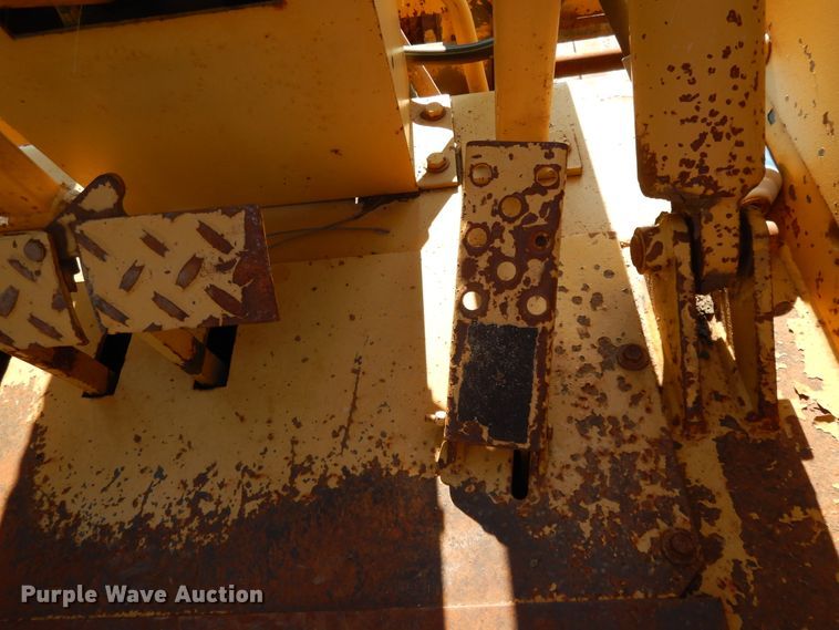 image for item DE5727 Allis Chalmers 706C forklift