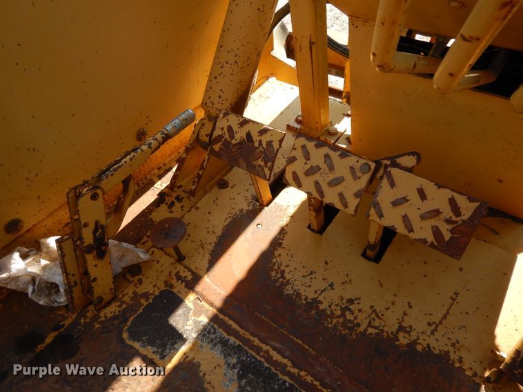 image for item DE5727 Allis Chalmers 706C forklift