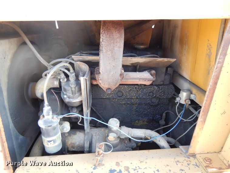 image for item DE5727 Allis Chalmers 706C forklift