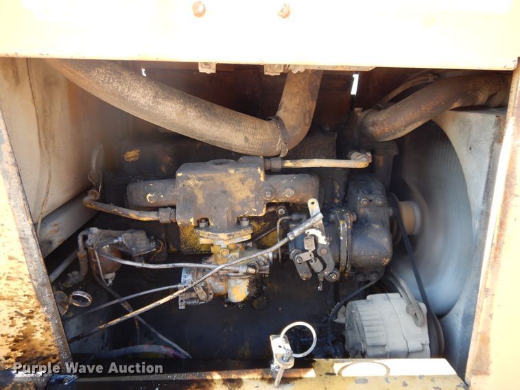 image for item DE5727 Allis Chalmers 706C forklift