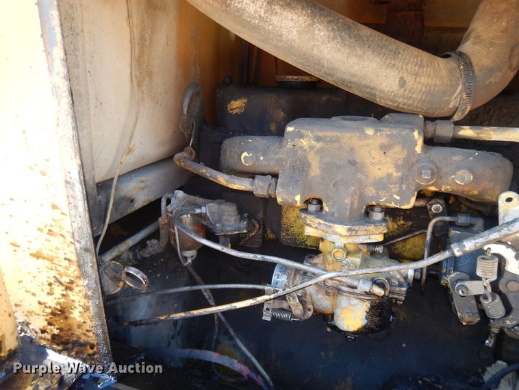 image for item DE5727 Allis Chalmers 706C forklift