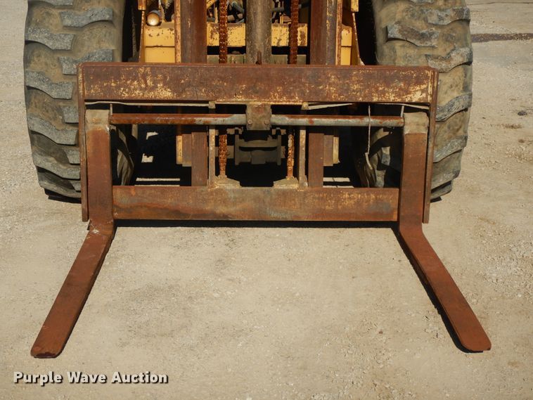 image for item DE5727 Allis Chalmers 706C forklift