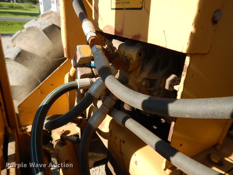 image for item DE5727 Allis Chalmers 706C forklift