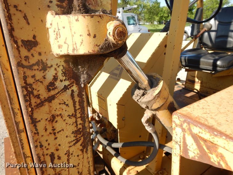 image for item DE5727 Allis Chalmers 706C forklift