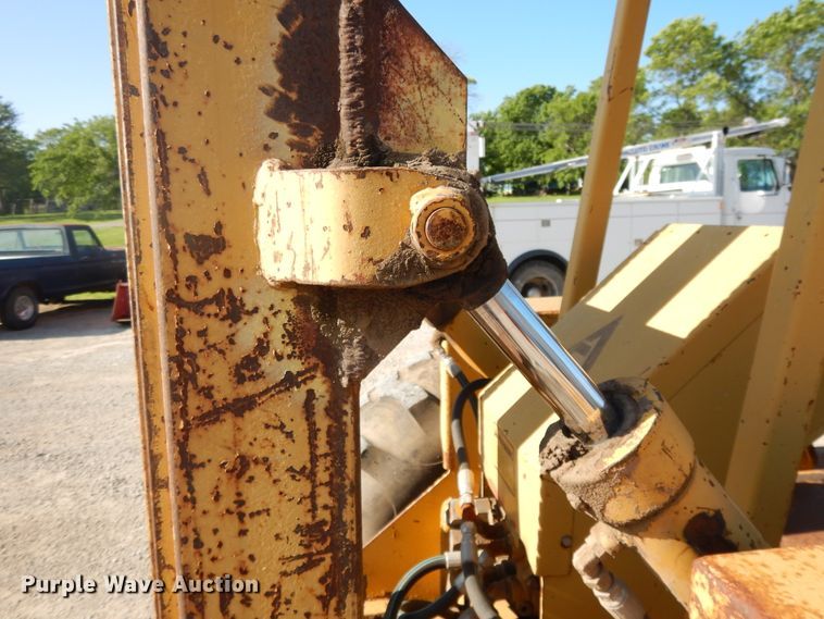 image for item DE5727 Allis Chalmers 706C forklift