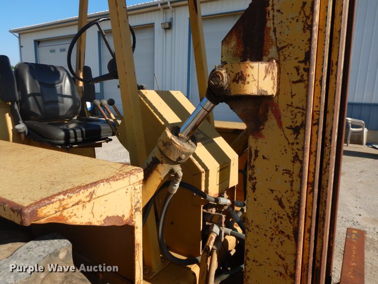 image for item DE5727 Allis Chalmers 706C forklift