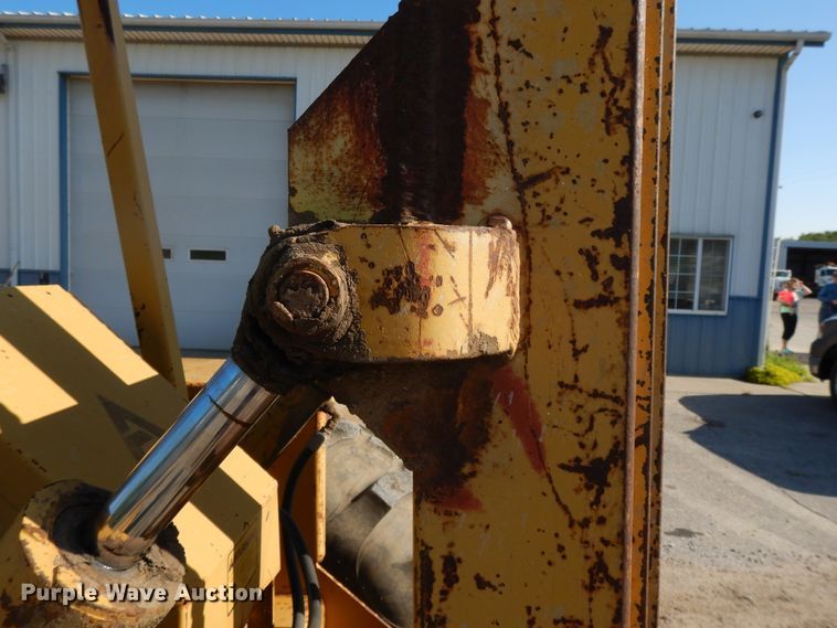 image for item DE5727 Allis Chalmers 706C forklift