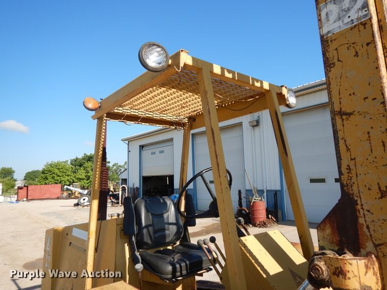 image for item DE5727 Allis Chalmers 706C forklift