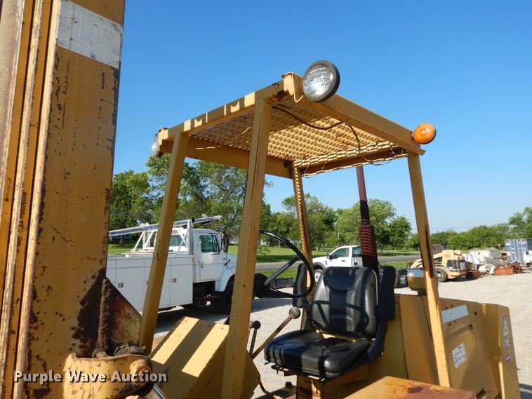 image for item DE5727 Allis Chalmers 706C forklift