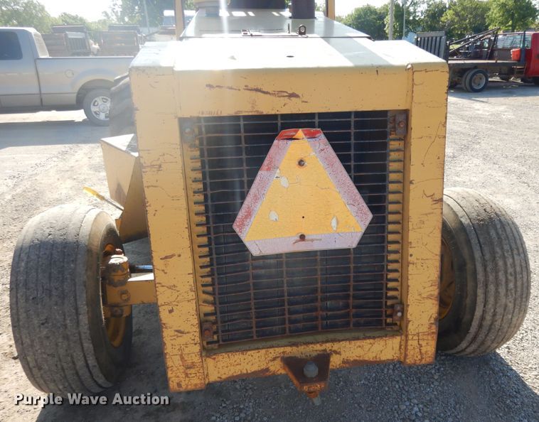 image for item DE5727 Allis Chalmers 706C forklift