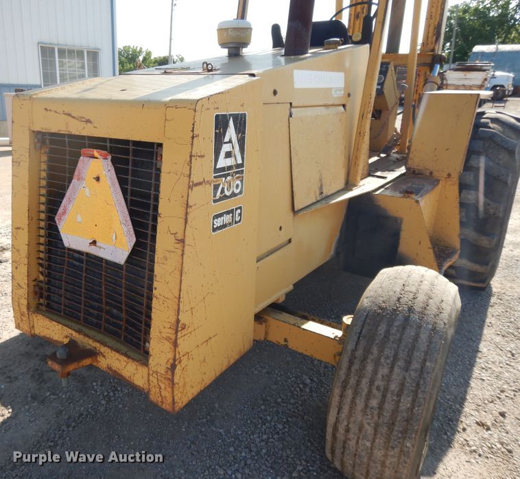 image for item DE5727 Allis Chalmers 706C forklift