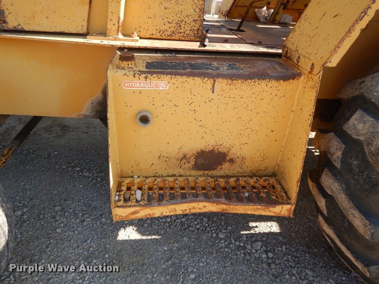 image for item DE5727 Allis Chalmers 706C forklift