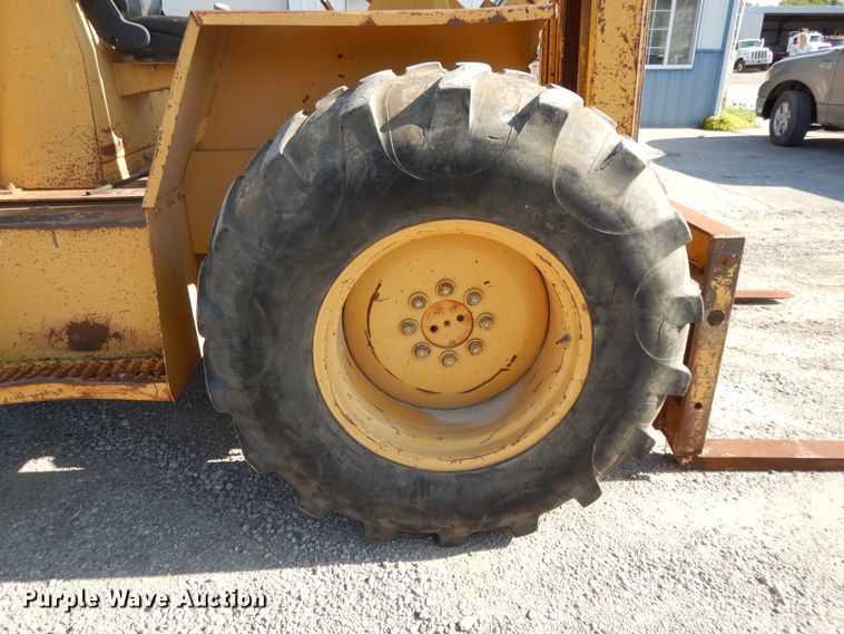 image for item DE5727 Allis Chalmers 706C forklift