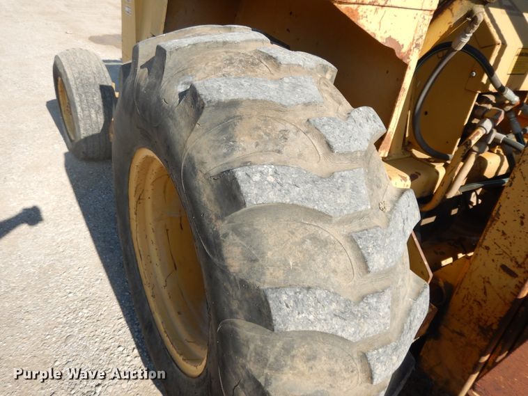 image for item DE5727 Allis Chalmers 706C forklift