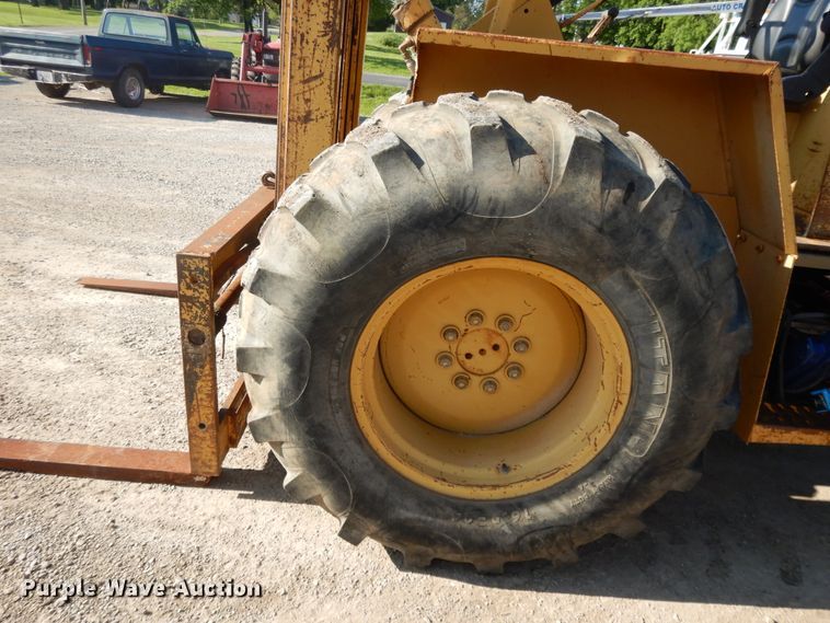 image for item DE5727 Allis Chalmers 706C forklift