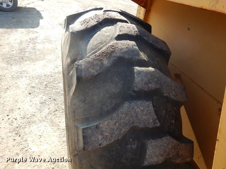 image for item DE5727 Allis Chalmers 706C forklift