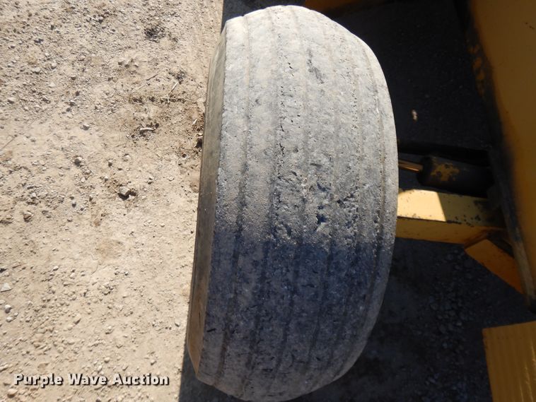 image for item DE5727 Allis Chalmers 706C forklift