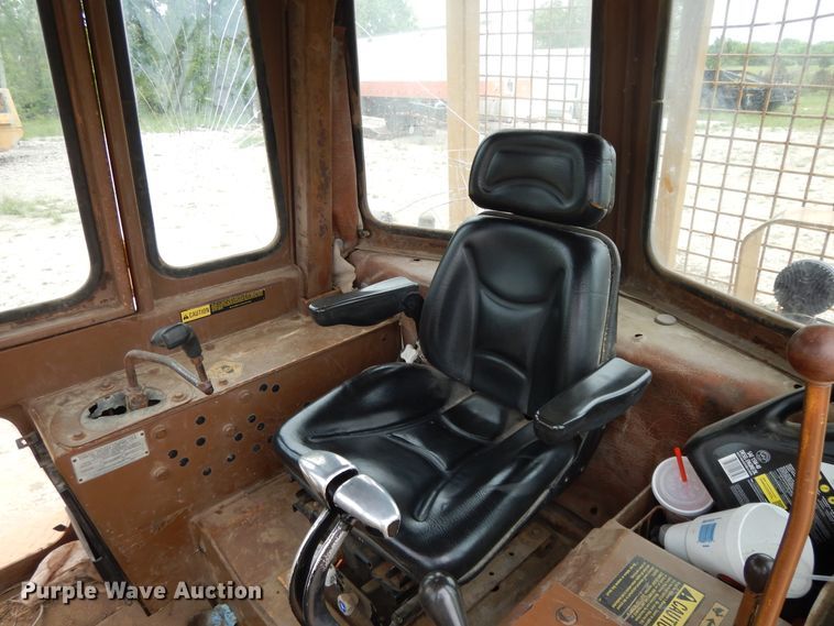 image for item DE5733 1996 Dresser TD12C  crawler dozer