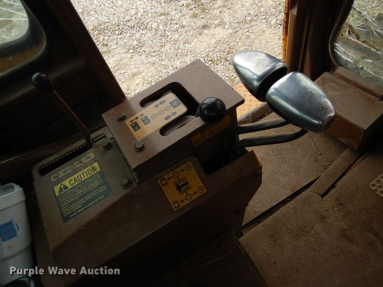 image for item DE5733 1996 Dresser TD12C  crawler dozer