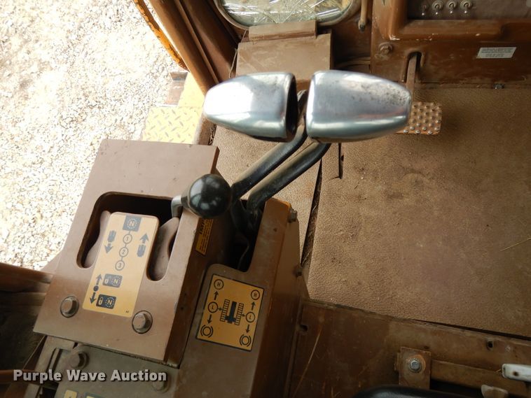 image for item DE5733 1996 Dresser TD12C  crawler dozer