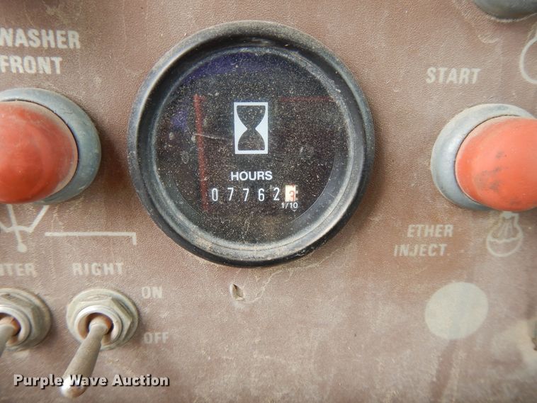 image for item DE5733 1996 Dresser TD12C  crawler dozer