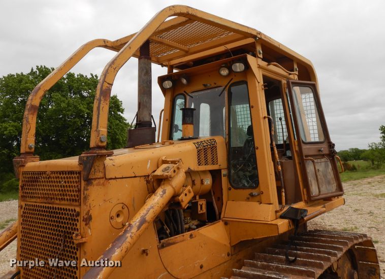 image for item DE5733 1996 Dresser TD12C  crawler dozer