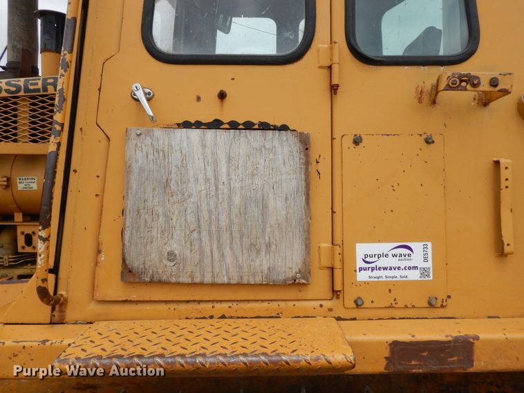 image for item DE5733 1996 Dresser TD12C  crawler dozer