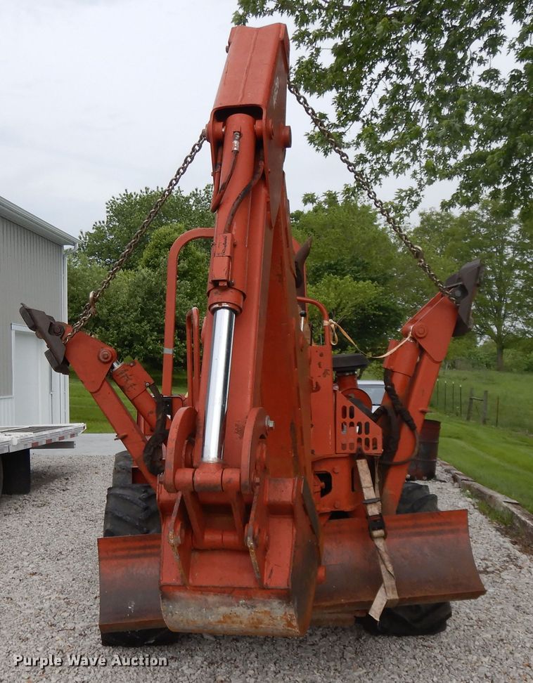 image for item DE5758 Ditch Witch 8020T  cable plow