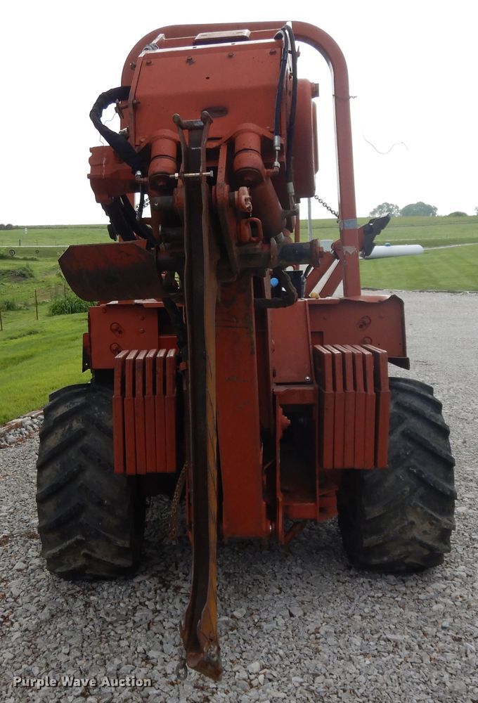 image for item DE5758 Ditch Witch 8020T  cable plow