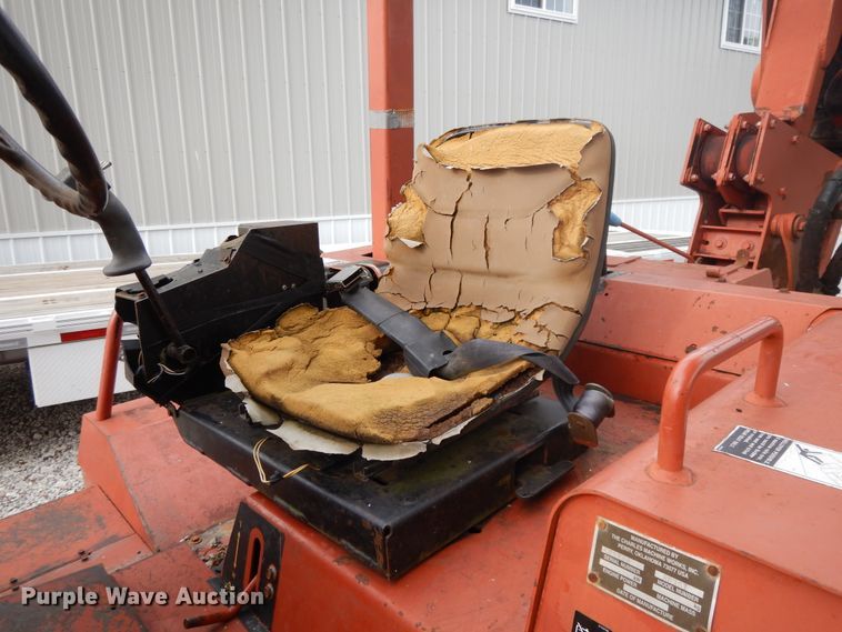 image for item DE5758 Ditch Witch 8020T  cable plow