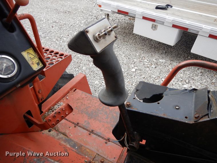 image for item DE5758 Ditch Witch 8020T  cable plow