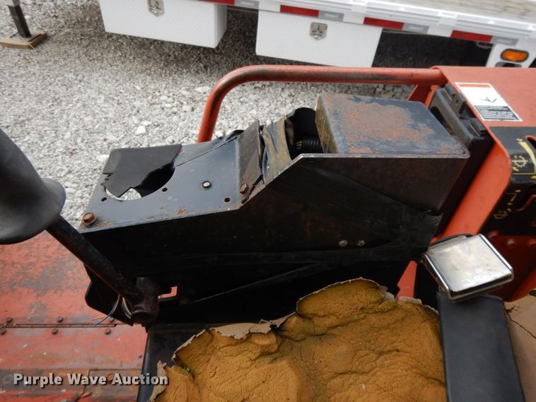 image for item DE5758 Ditch Witch 8020T  cable plow