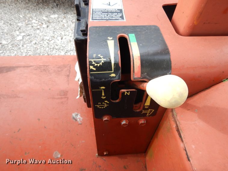 image for item DE5758 Ditch Witch 8020T  cable plow