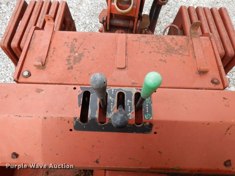 image for item DE5758 Ditch Witch 8020T  cable plow