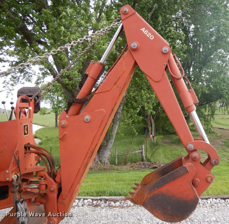 image for item DE5758 Ditch Witch 8020T  cable plow